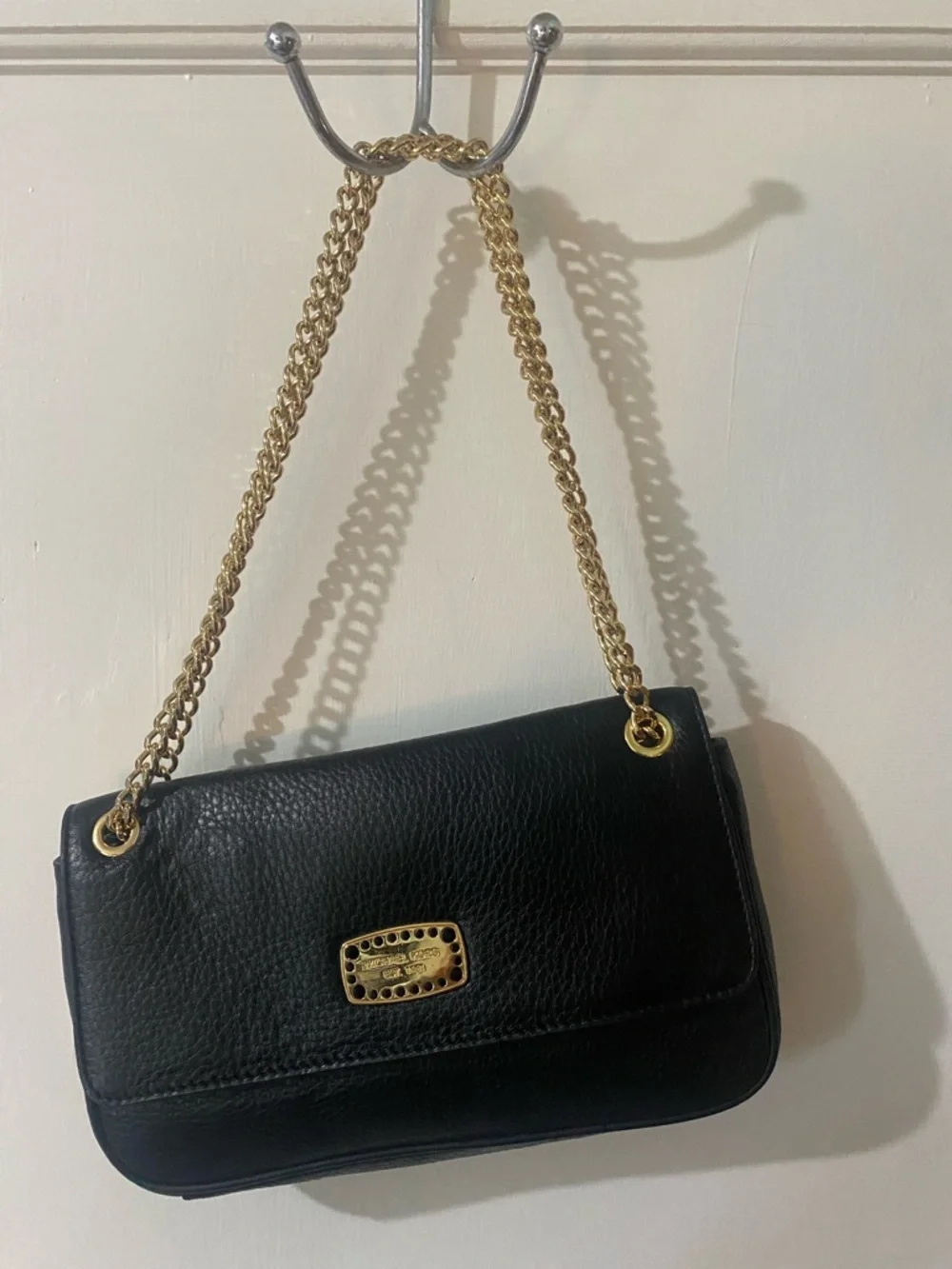 Michael Kors Black Leather Shoulder Bag with Gold Chain Detail - Picture 1 of 6
